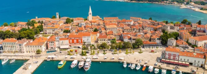 Панорама старого города Пореч в Хорватии