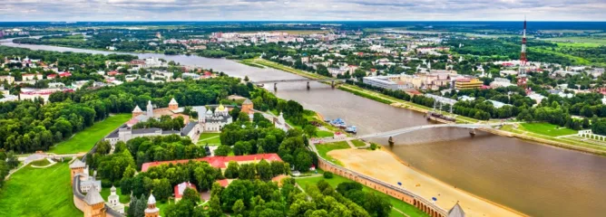 Панорамный вид на Великий Новгород и реку Волхов