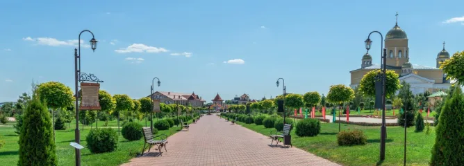 Александро-Невский парк в Молдове
