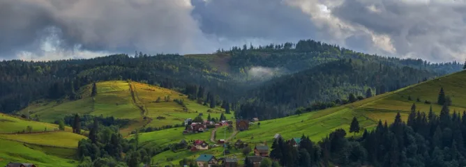 Панорама на красивый горный вид Грузии