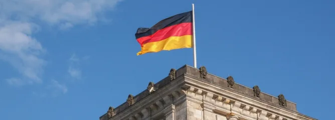 Флаг Германии на здании