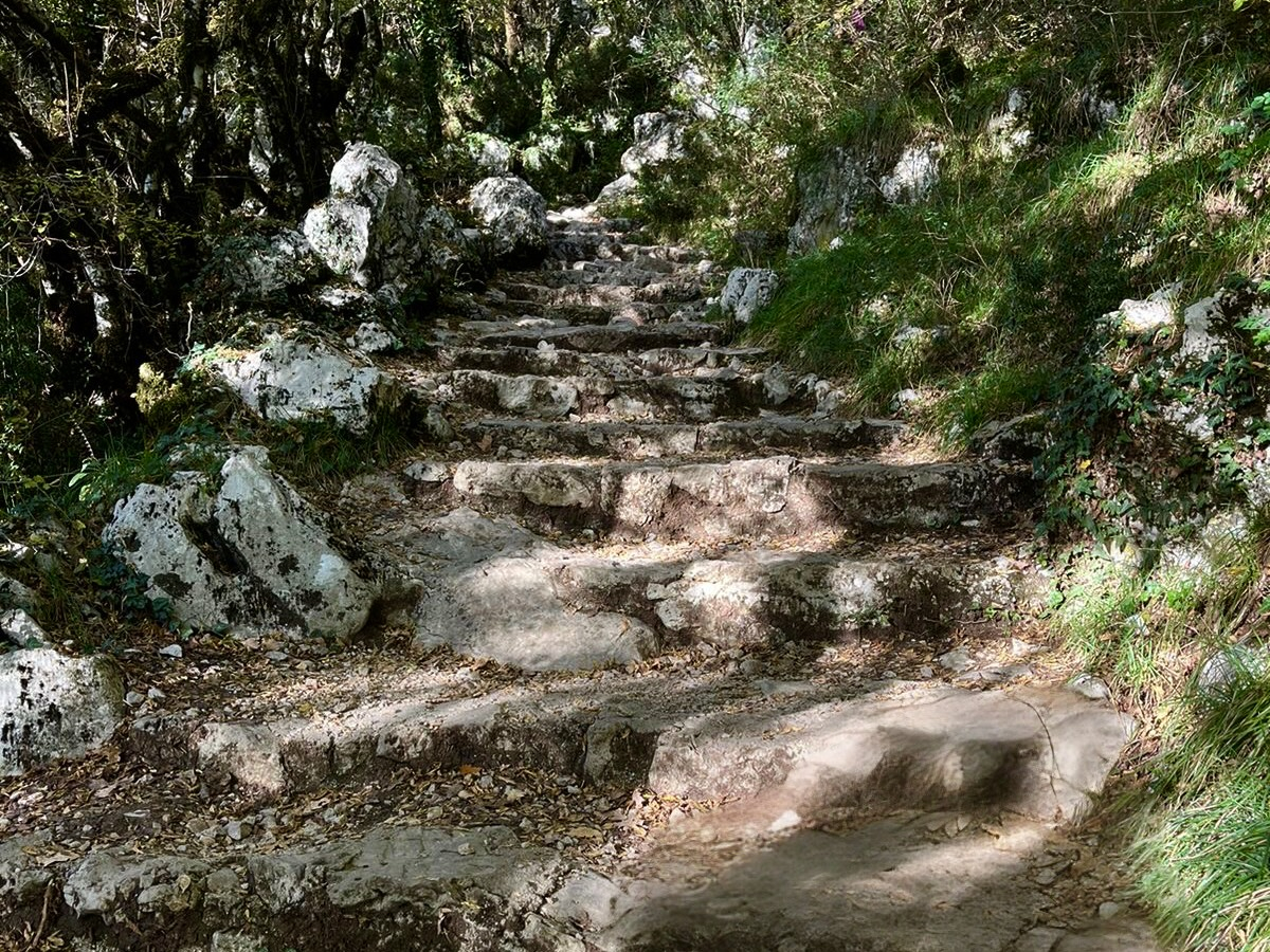 Тропа от нижнего монастыря к верхнему