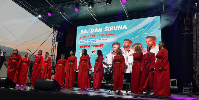 Choir performance on Shirun Day in Budva