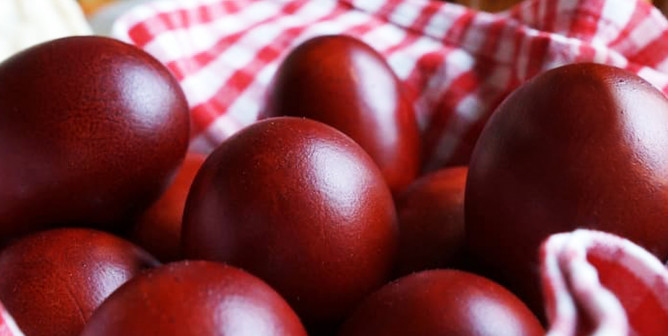 On Easter, the Old Believers paint eggs only in red color.