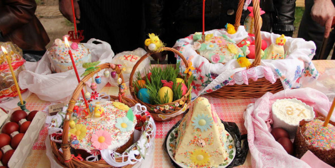 What is Easter and the main dishes for Easter?