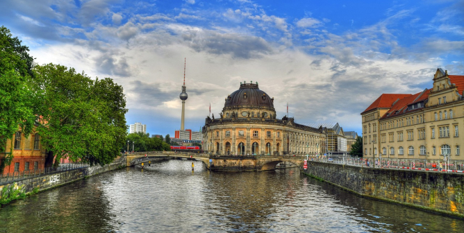 ¿Por qué mudarse a Berlín? Una ciudad donde la historia se encuentra con la innovación, ofreciendo muchas oportunidades.