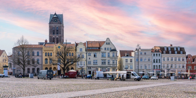 Dlaczego warto przeprowadzić się do Hamburga. Portowe miasto Niemiec, pełne bogactwa kulturowego i możliwości kariery.