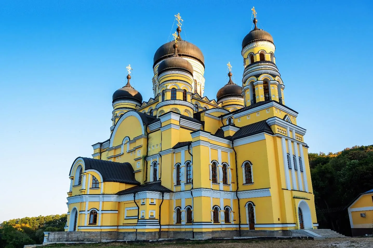 Хынковский монастырь (Mănăstirea Hâncu) в Молдове