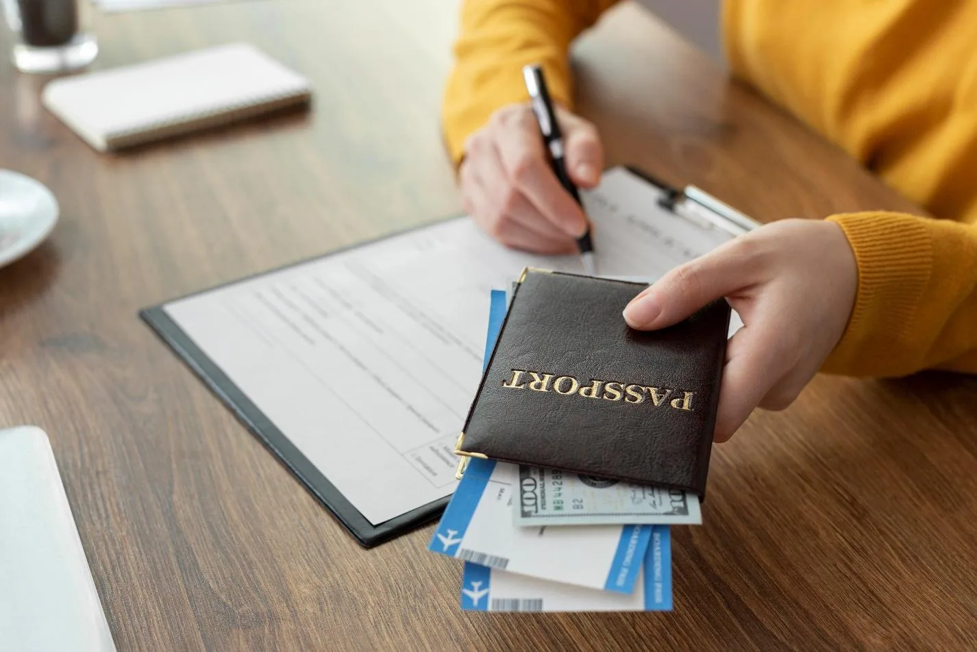 Паспорт с билетами на самолет и подписывание документов