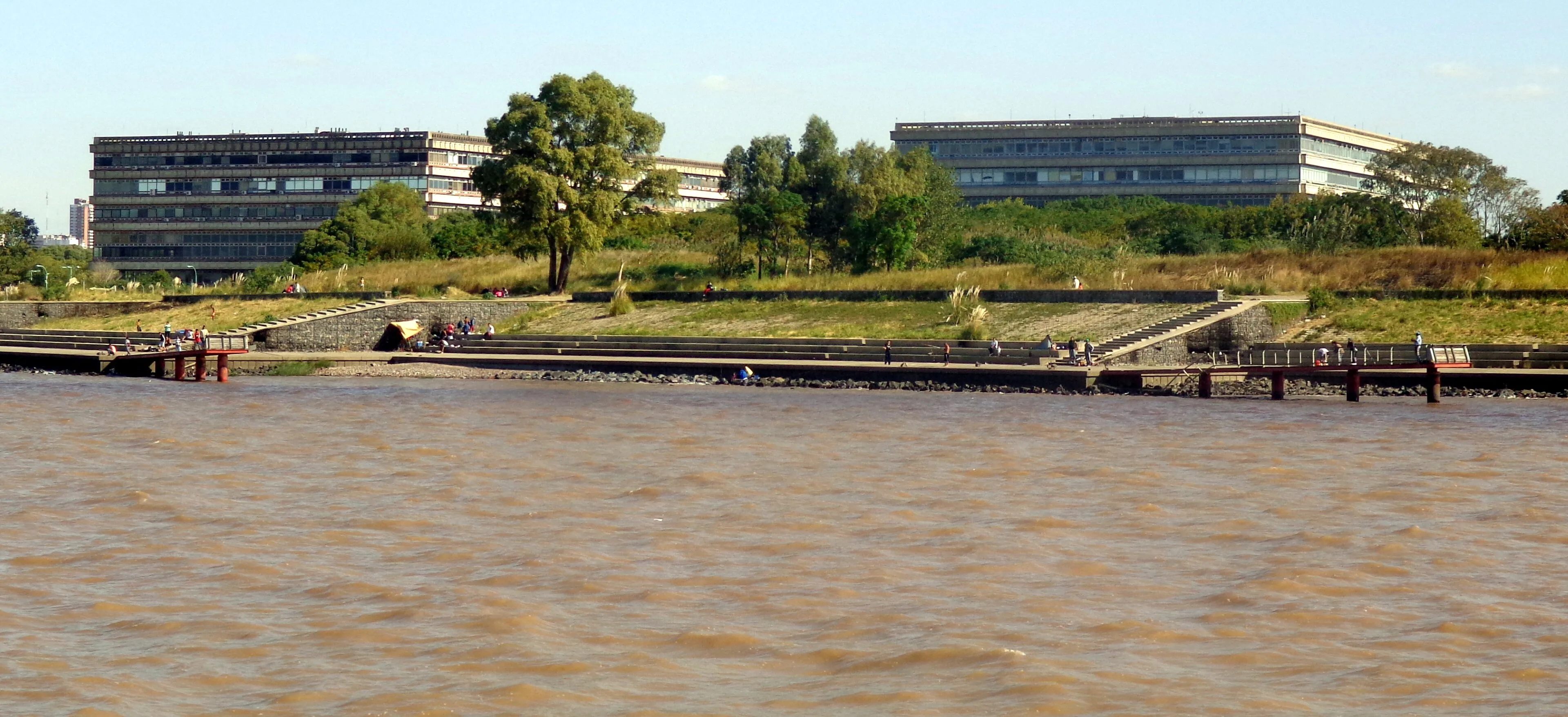 Павильоны II и III Ciudad Universitaria Университета Буэнос-Айреса.