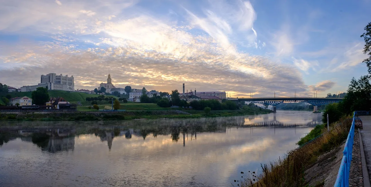 Река Неман и центр города Гродно, Беларусь