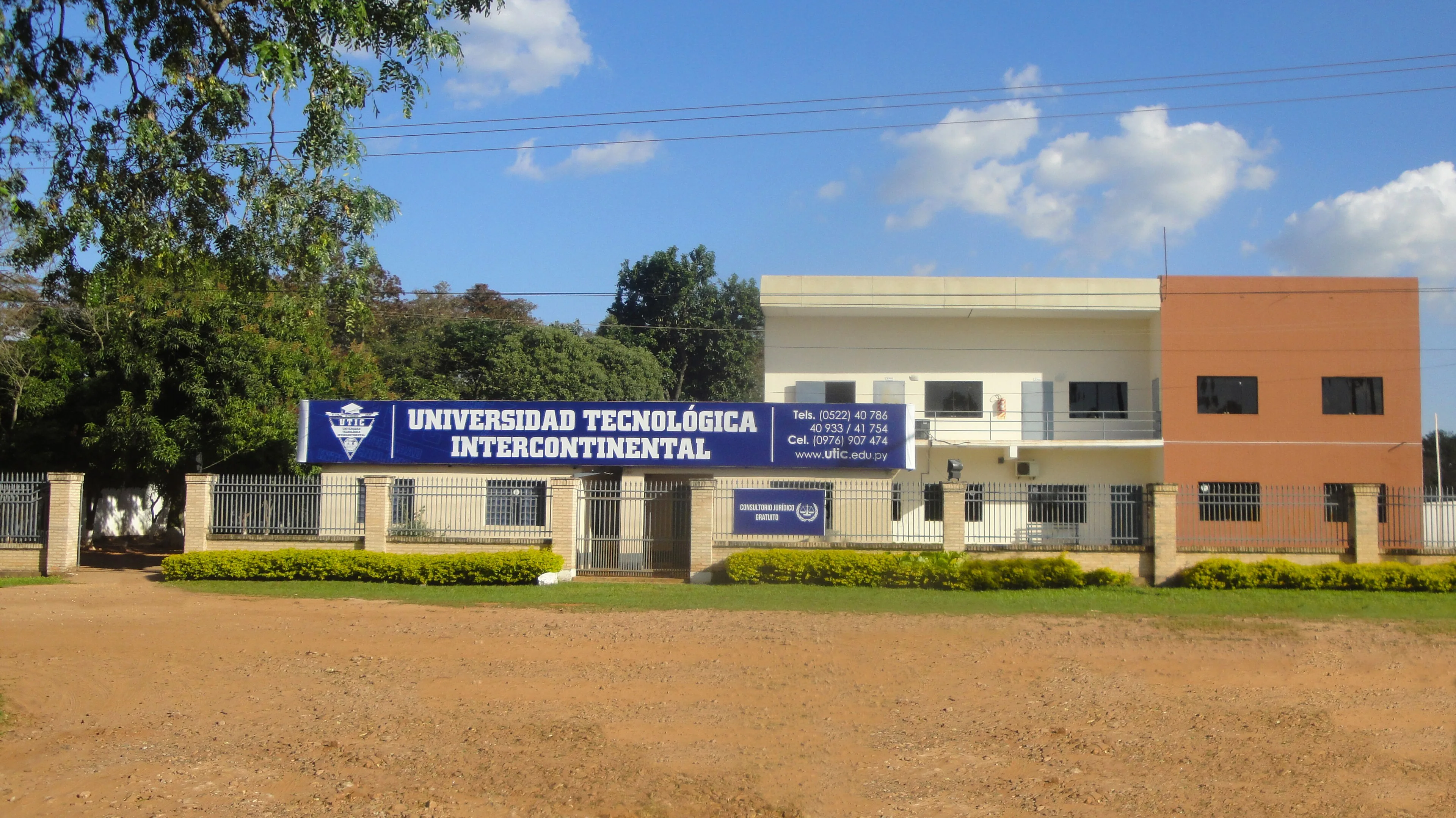 Кампус UTIC - Universidad Tecnológica Intercontinental (Межконтинентальный технологический университет) в Каагуасу, Парагвай