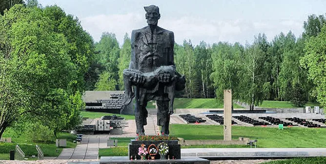 Памятник Непокоренный Человек